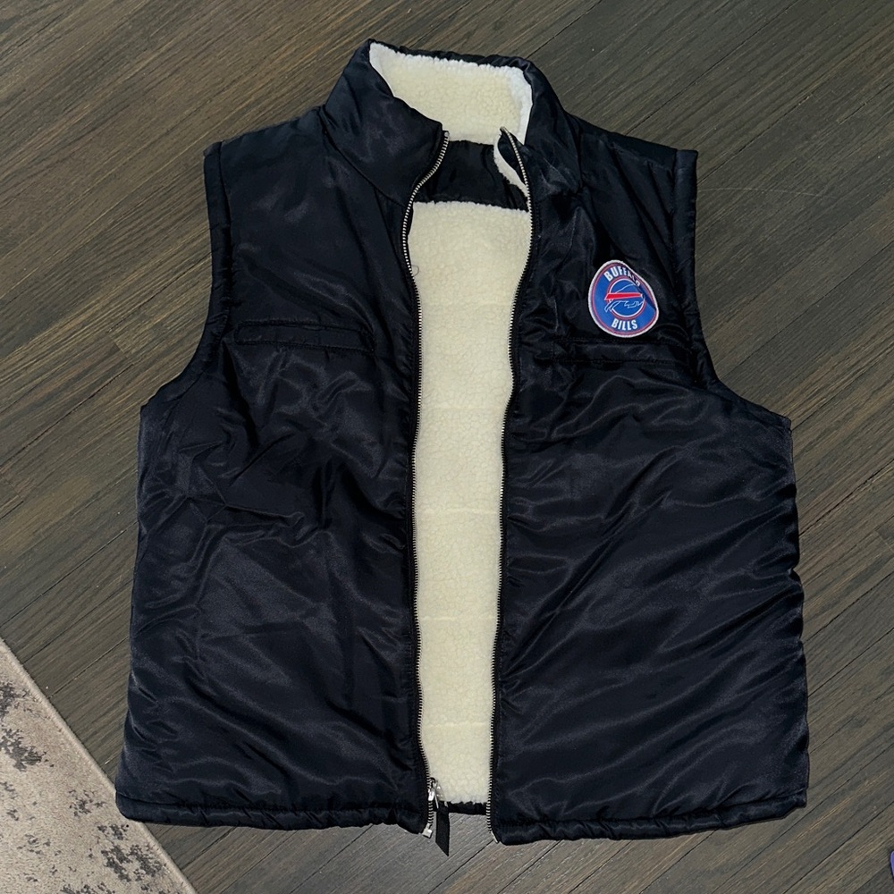 WEAR Erin Andrew’s Buffalo Bills NFL Black Sherpa-Lined Puffer Vest large